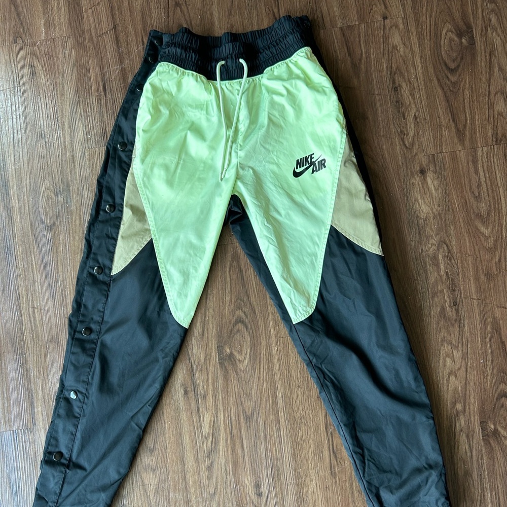 Nike women’s mid rise open hem pants